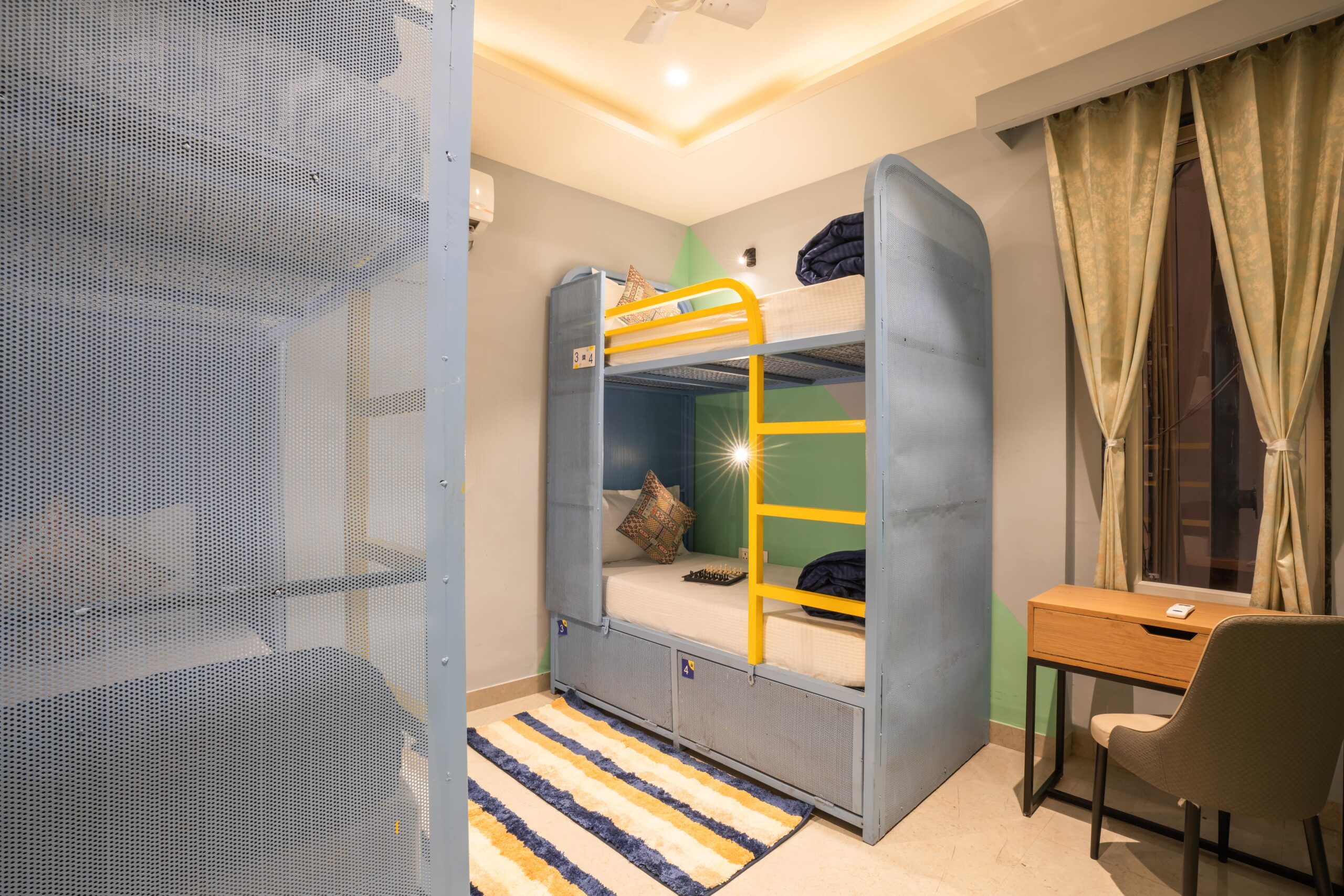 4-Bed-Mixed-Female-Dorm-Jaipur