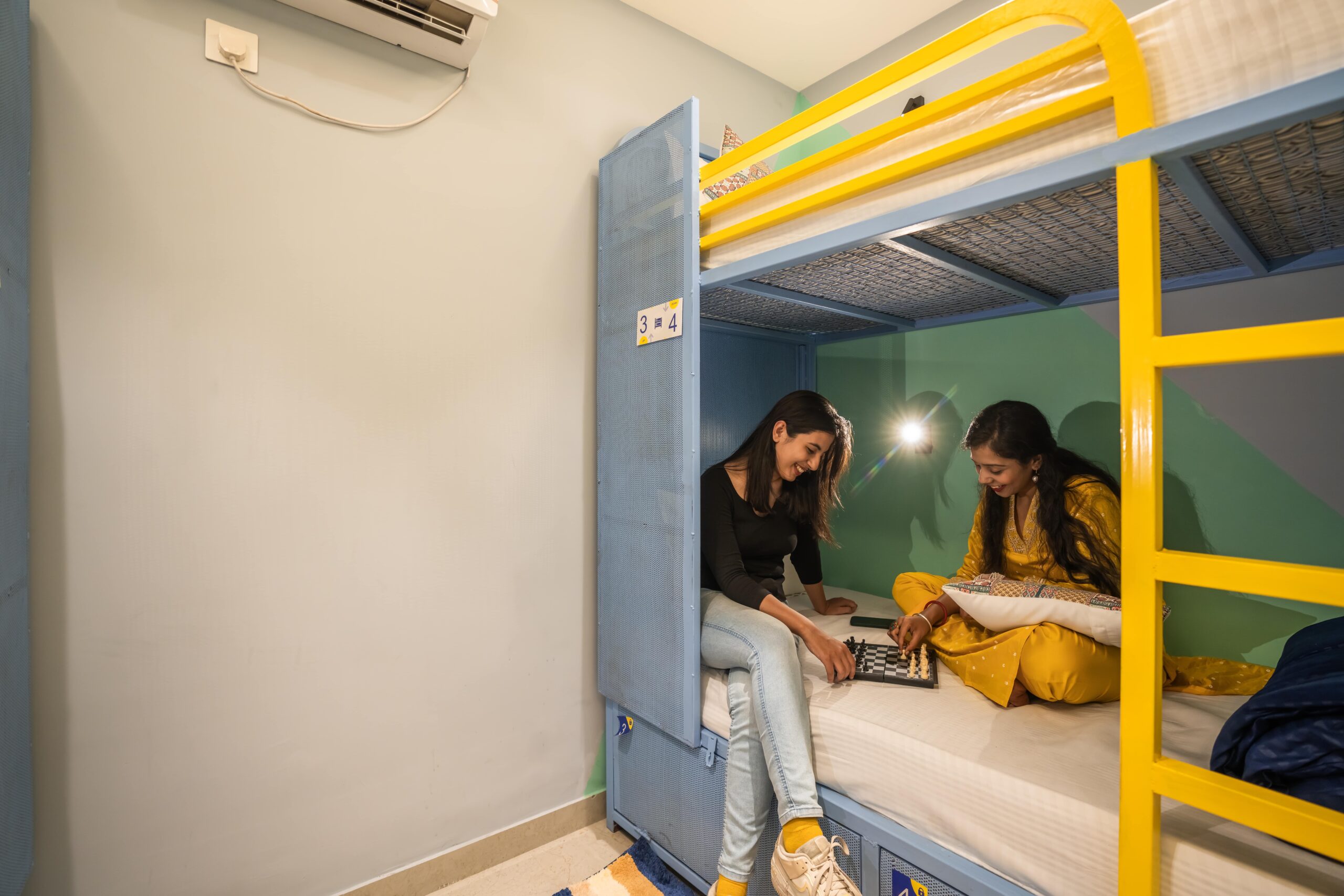 4-Bed-Mixed-Female-Dorm-Jaipur
