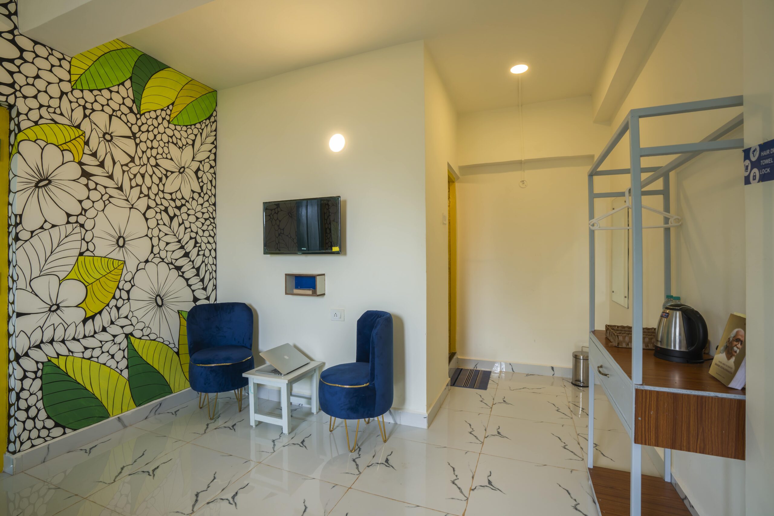 shalom-backpackers-goa-deluxe-double-room-balcony