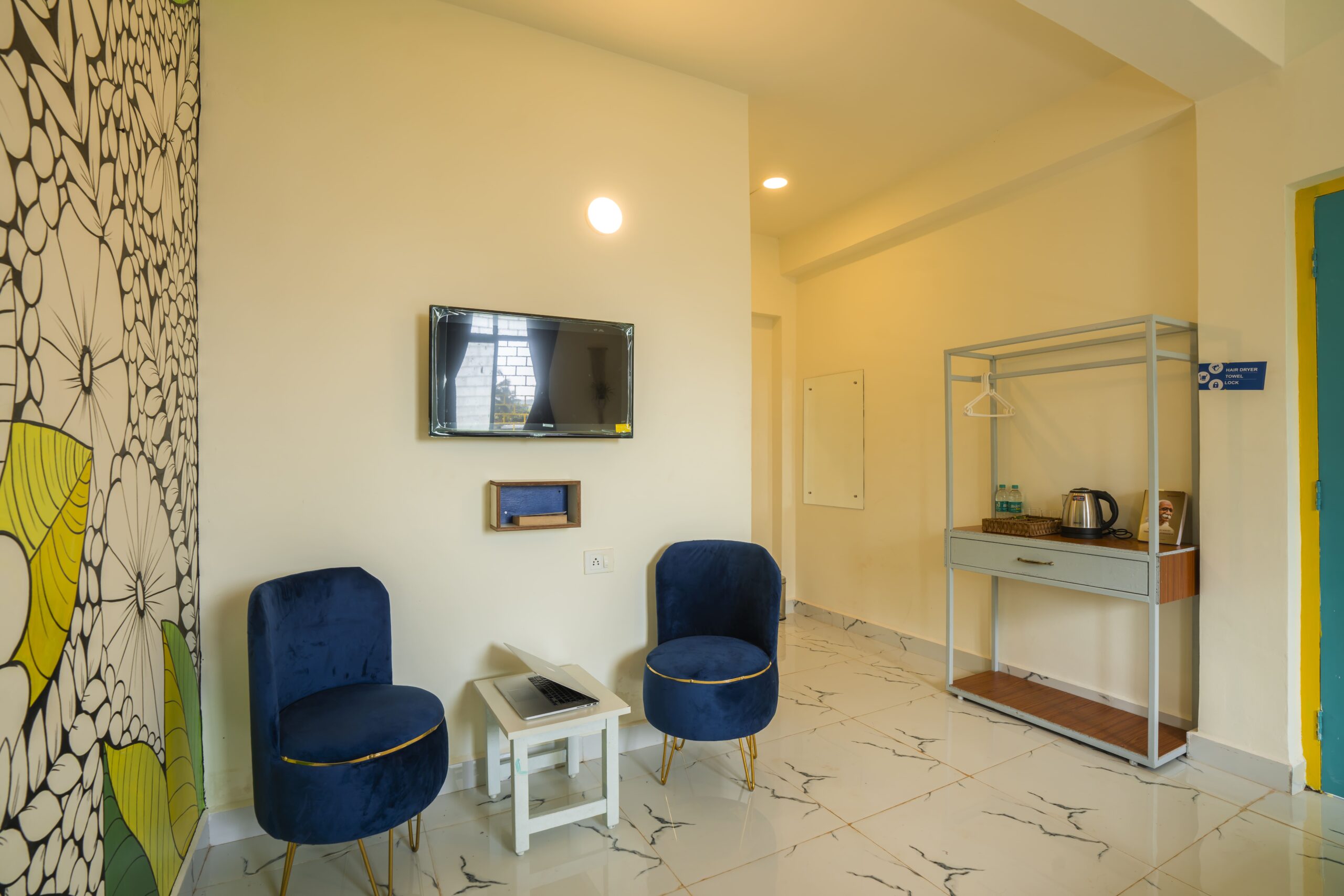 shalom-backpackers-goa-deluxe-double-room-balcony