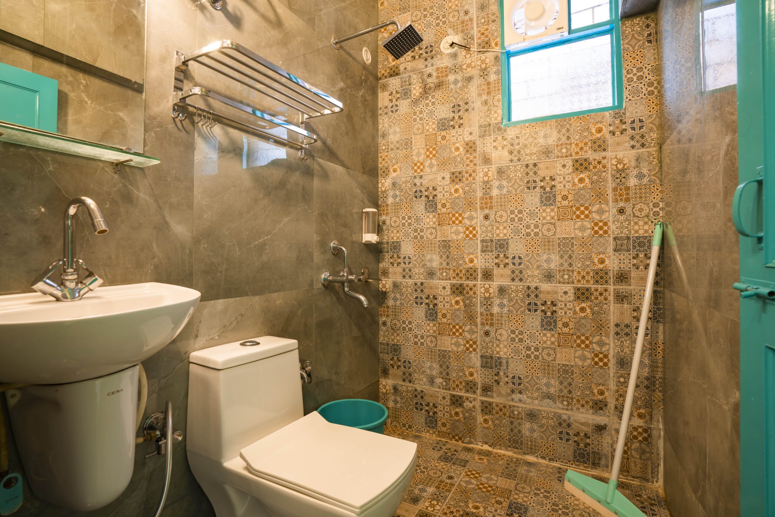shalom-backpackers-goa-deluxe-double-room-balcony