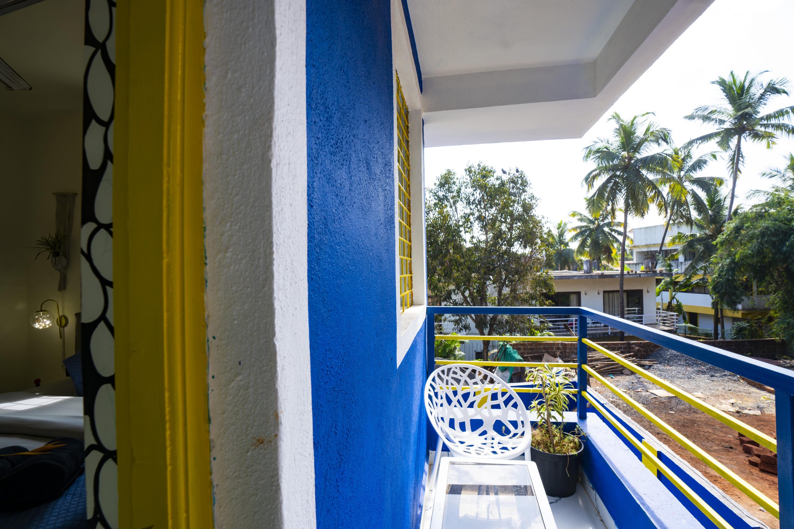 shalom-backpackers-goa-deluxe-double-room-balcony