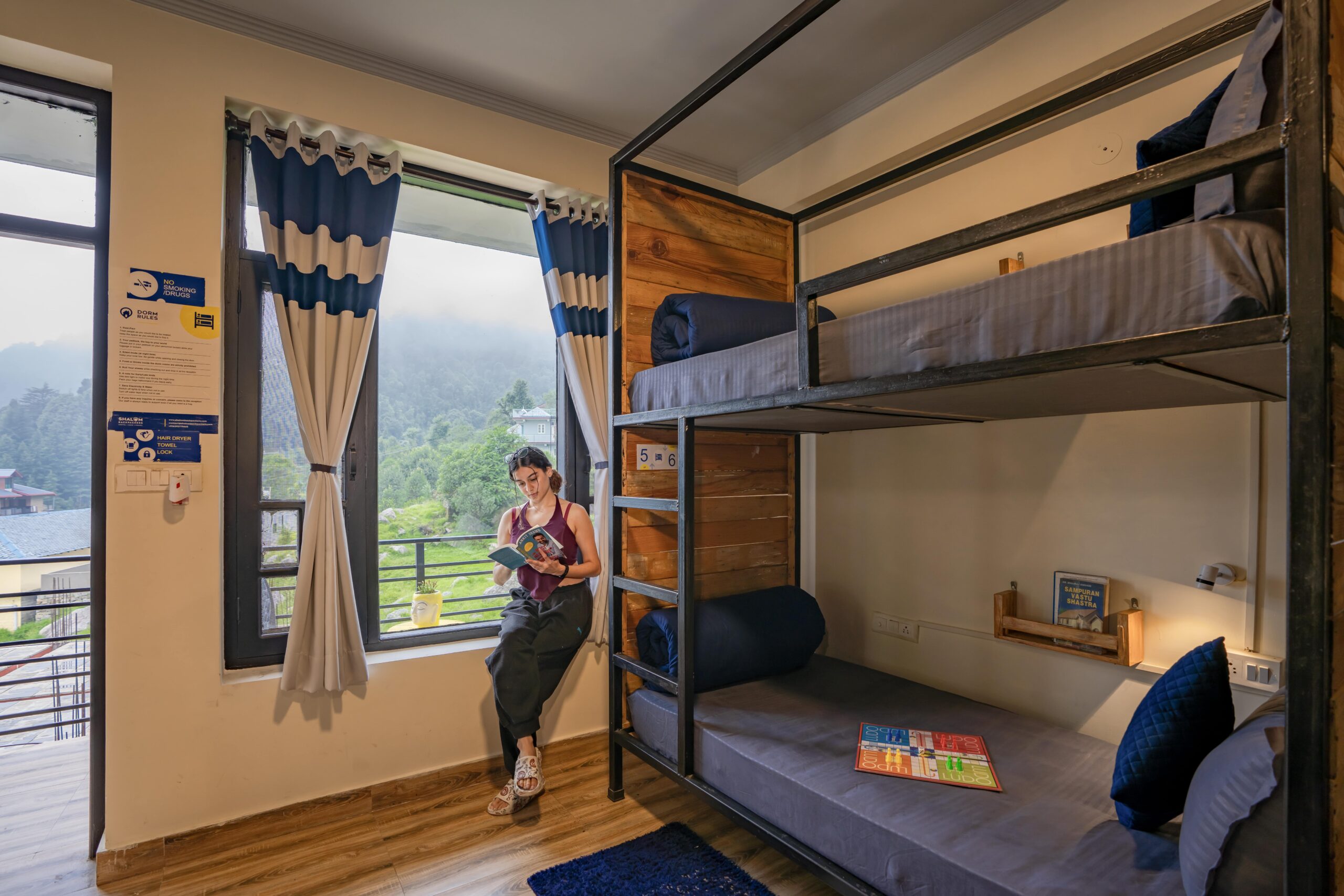 shalom-backpackers-dharamkot-6-bed-female-dorm-balcony
