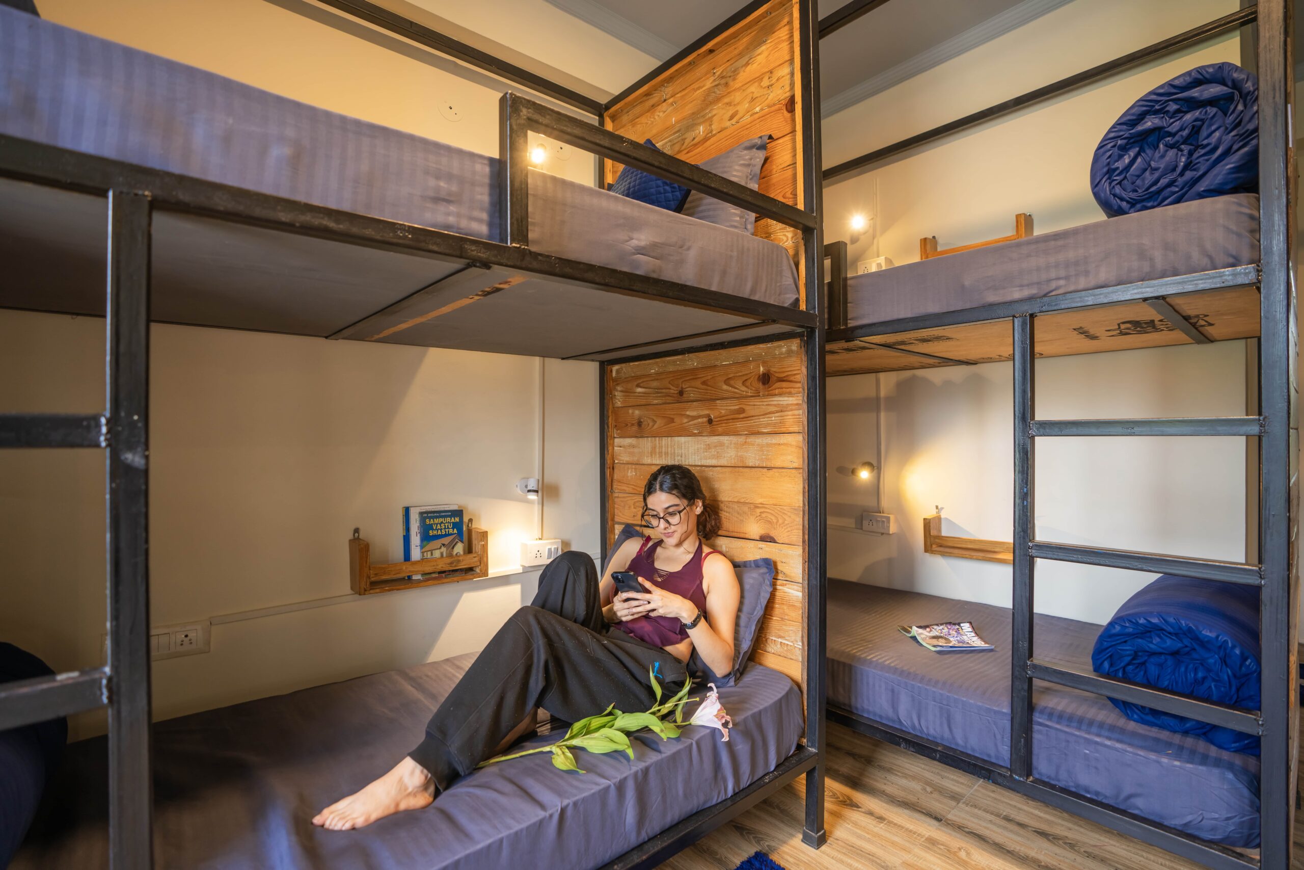shalom-backpackers-dharamkot-6-bed-female-dorm-balcony