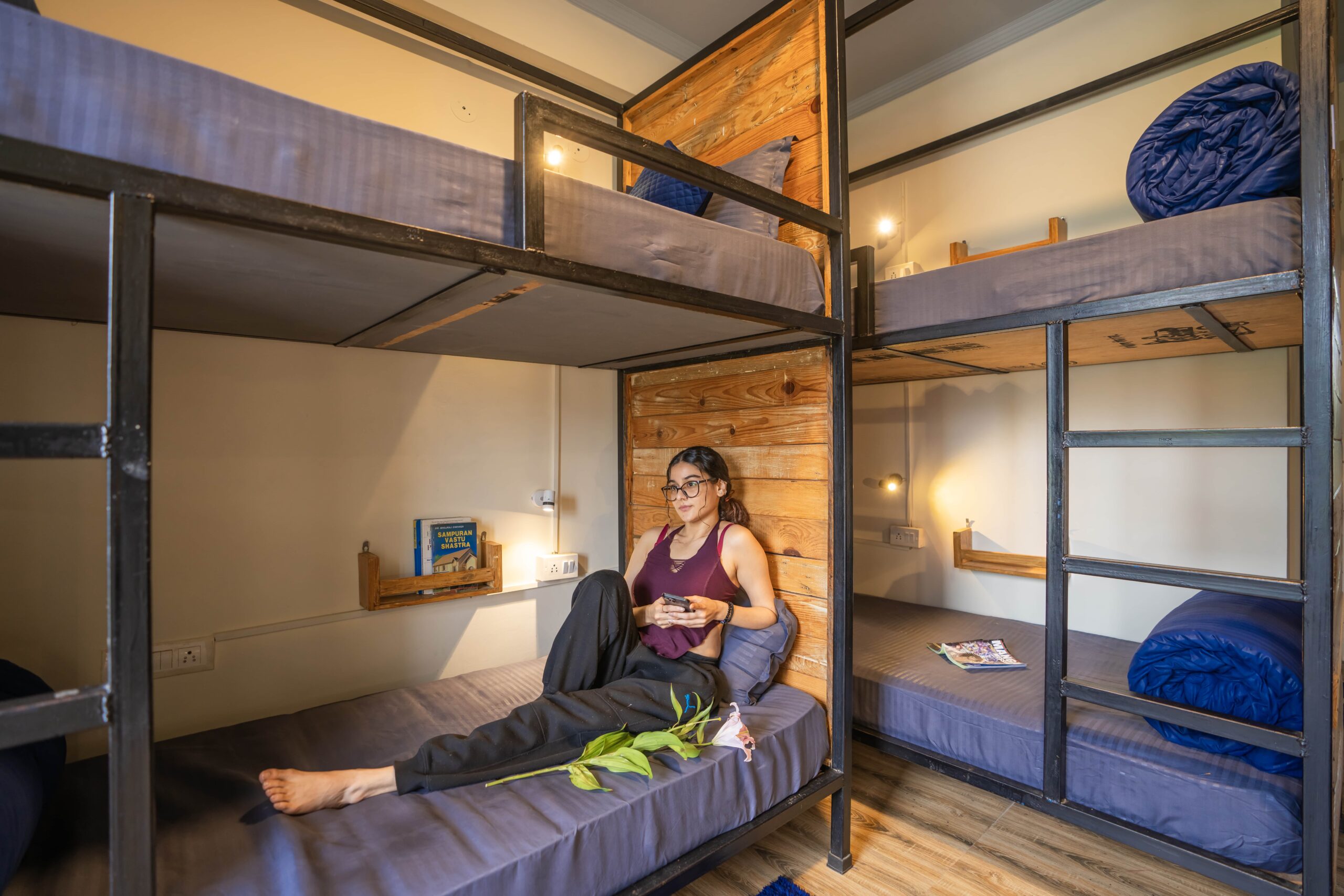 shalom-backpackers-dharamkot-6-bed-female-dorm-balcony