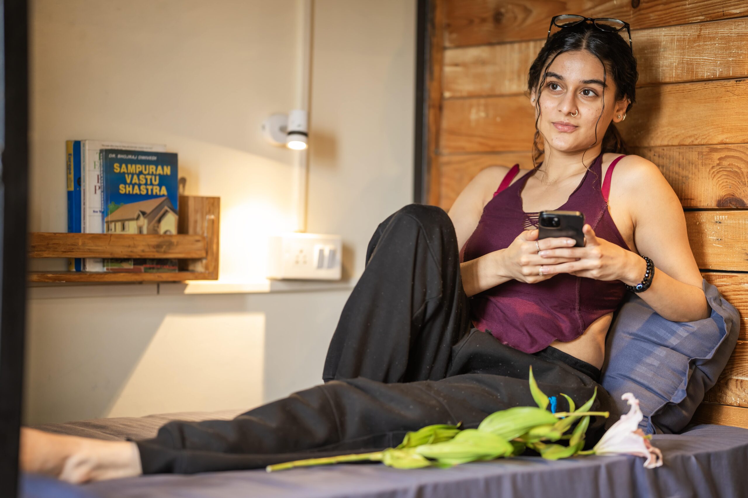 shalom-backpackers-dharamkot-6-bed-female-dorm-balcony