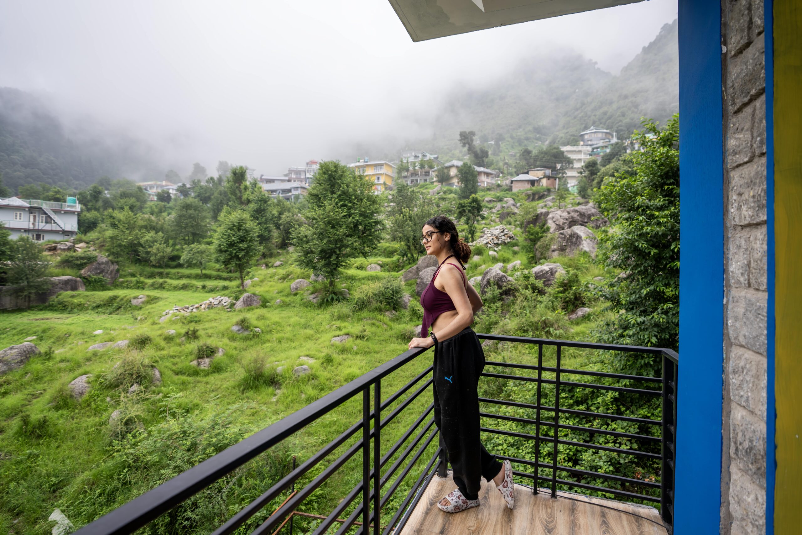shalom-backpackers-dharamkot-6-bed-female-dorm-balcony