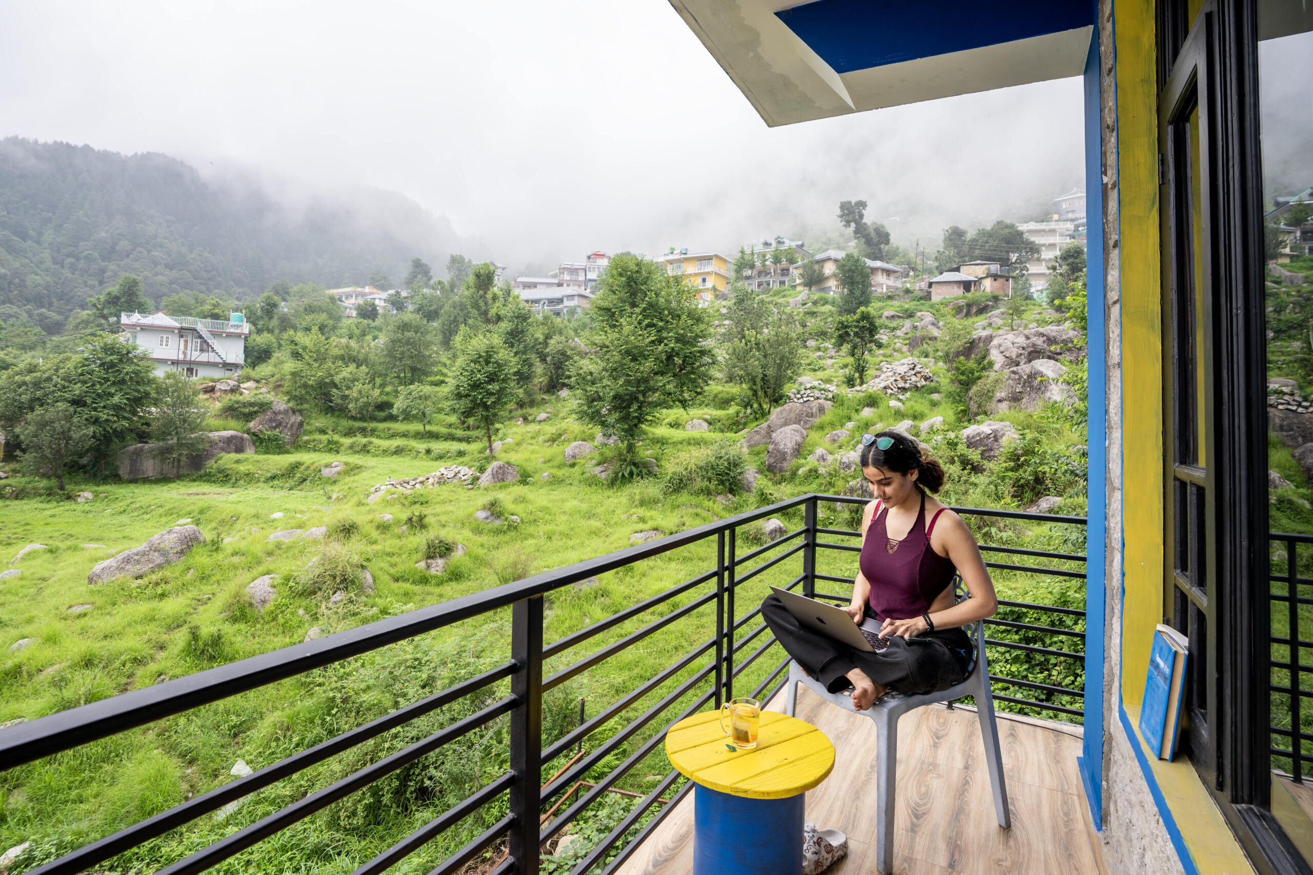 shalom-backpackers-dharamkot-6-bed-female-dorm-balcony
