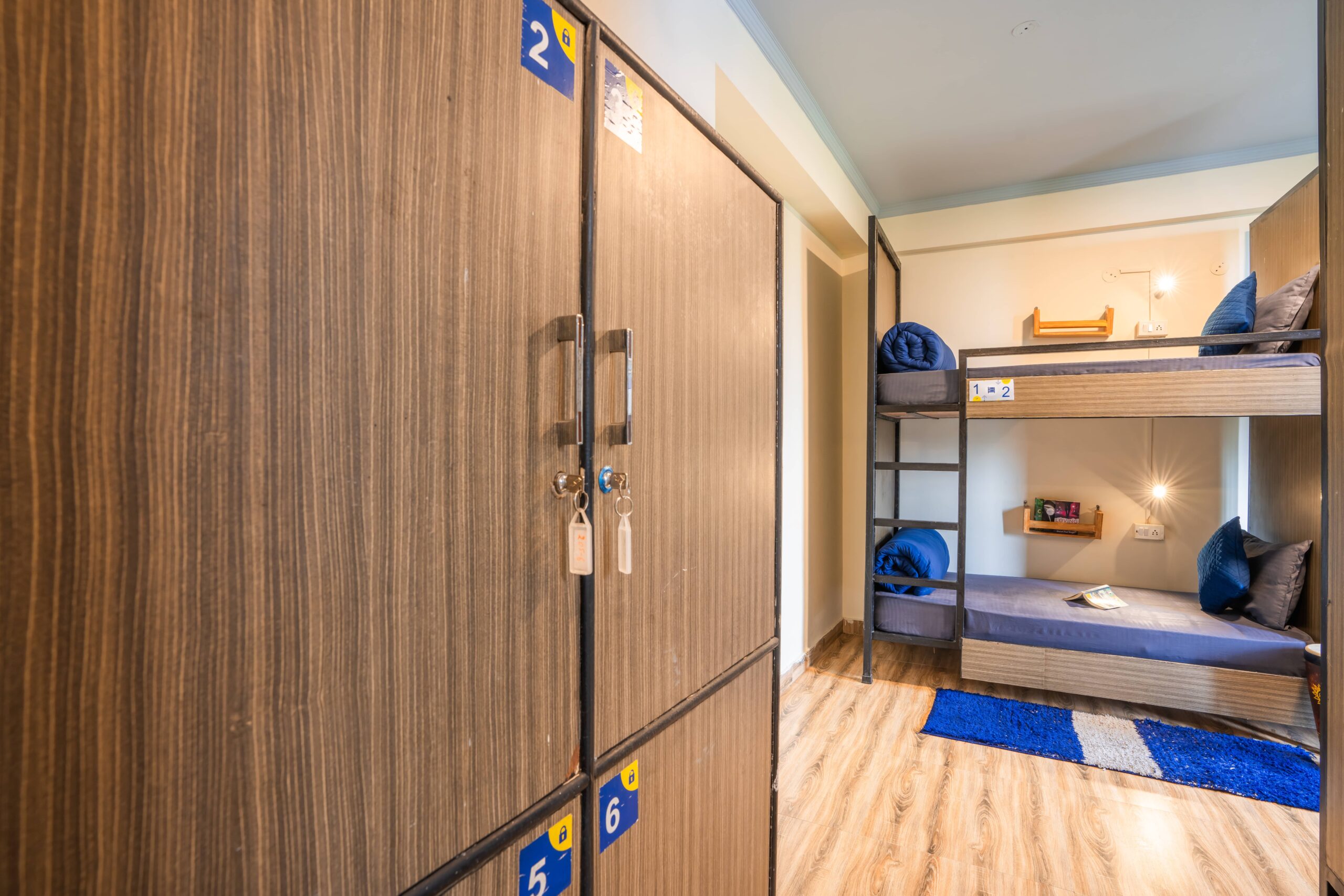 shalom-backpackers-dharamkot-6-bed-mixed-dorm-balcony