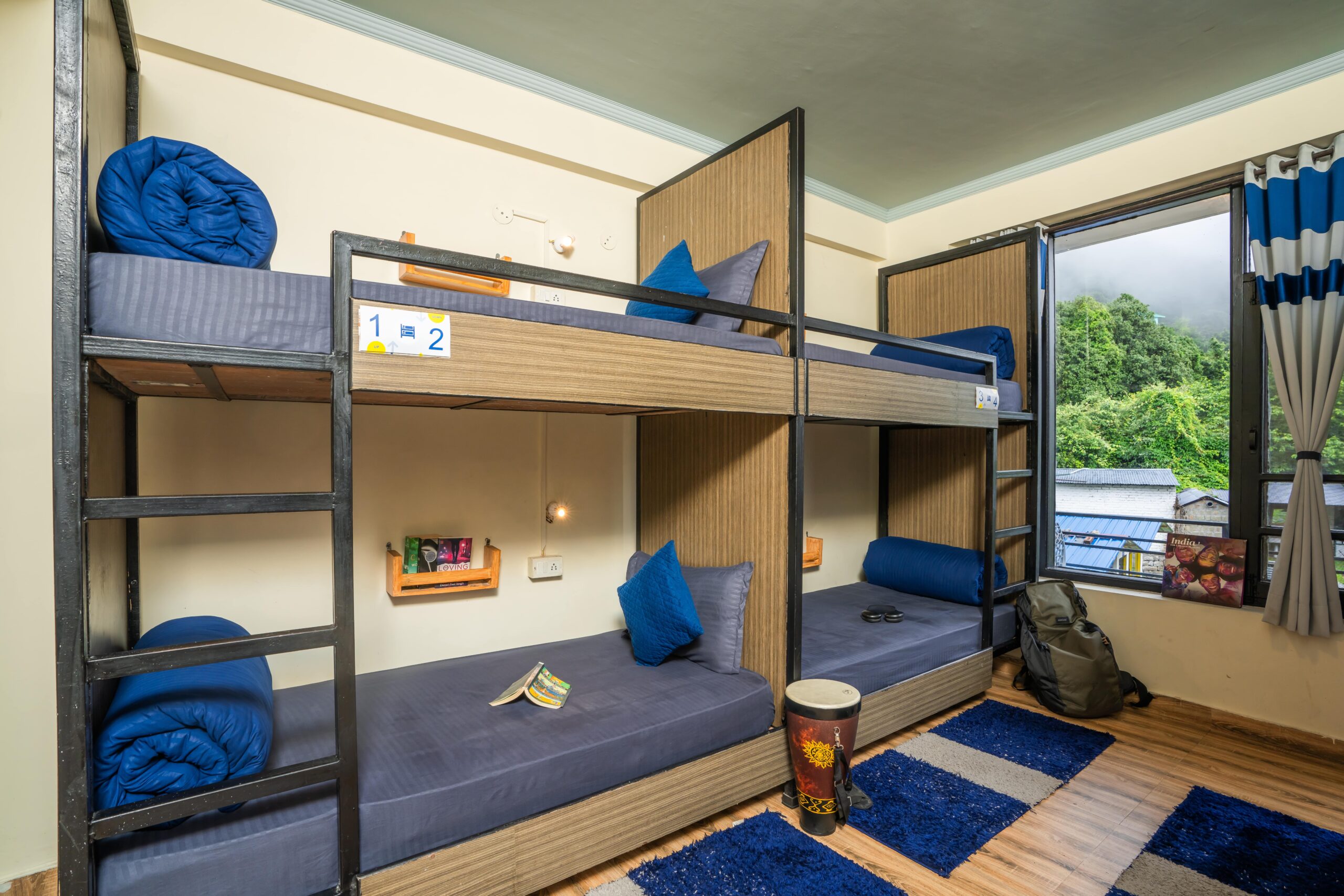 shalom-backpackers-dharamkot-6-bed-mixed-dorm-balcony