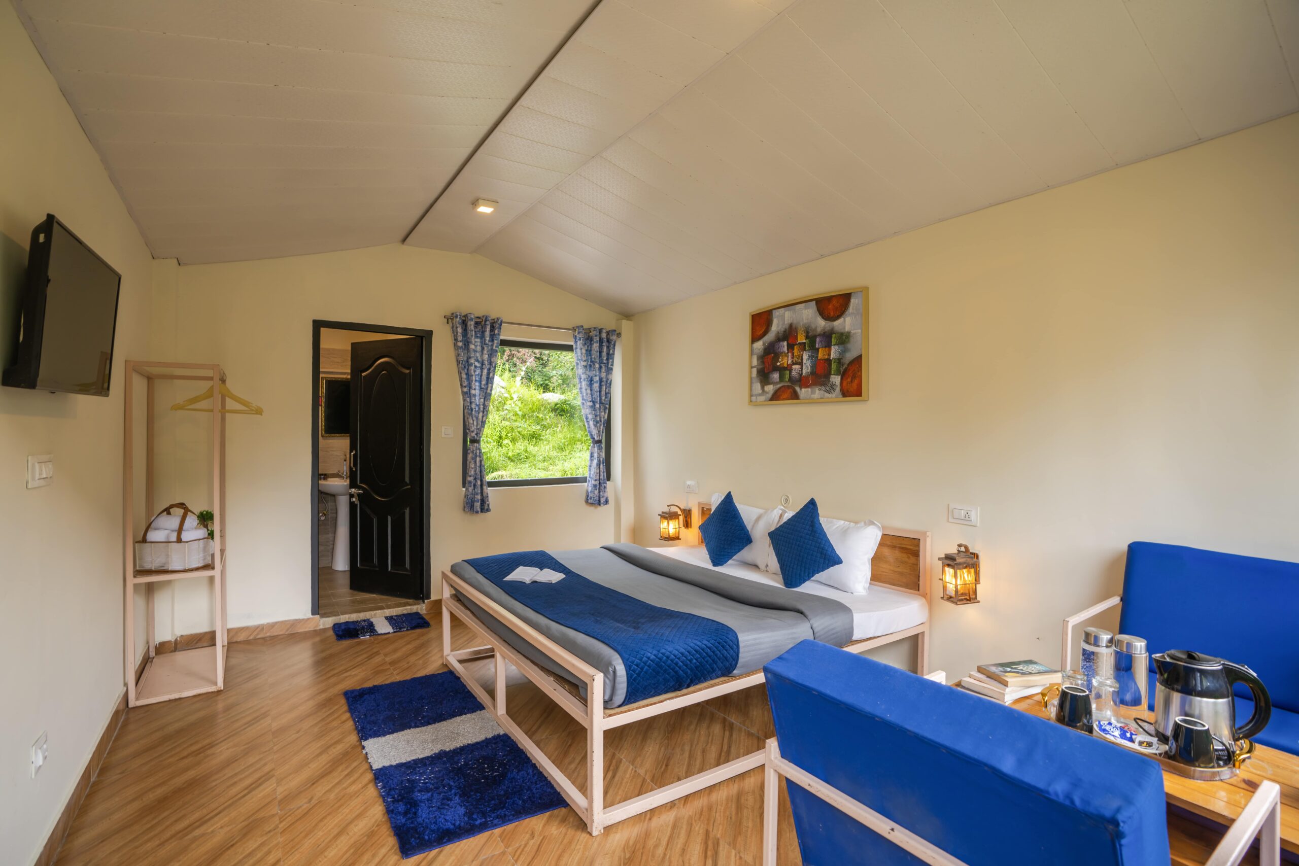 shalom-backpackers-dharamkot-deluxe-cottage-room-garden-view