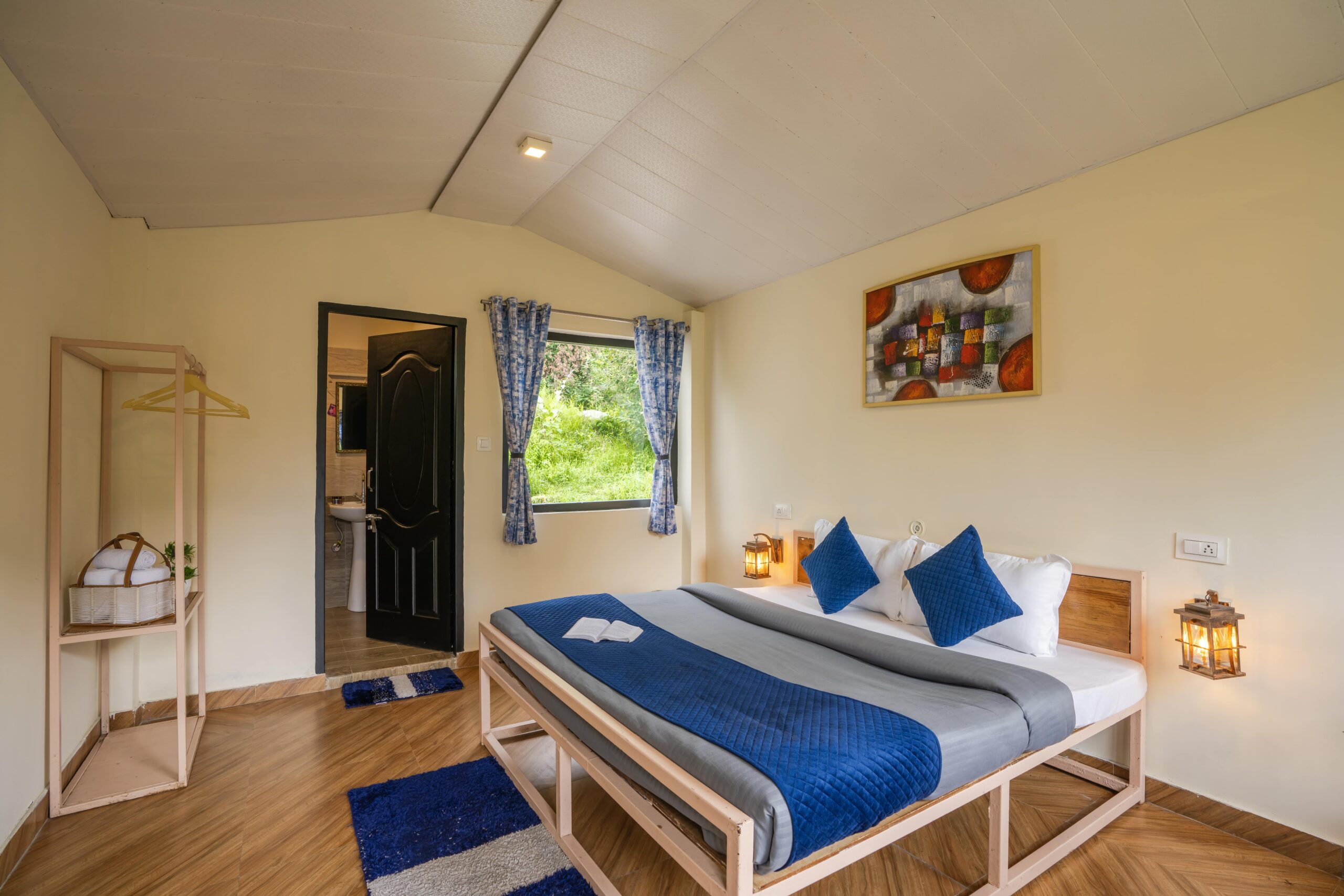 shalom-backpackers-dharamkot-deluxe-cottage-room-garden-view