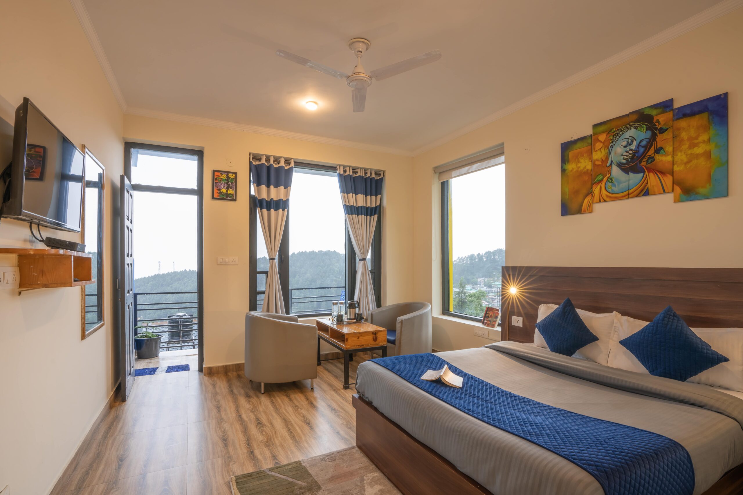 shalom-backpackers-dharamkot-deluxe-double-room-balcony