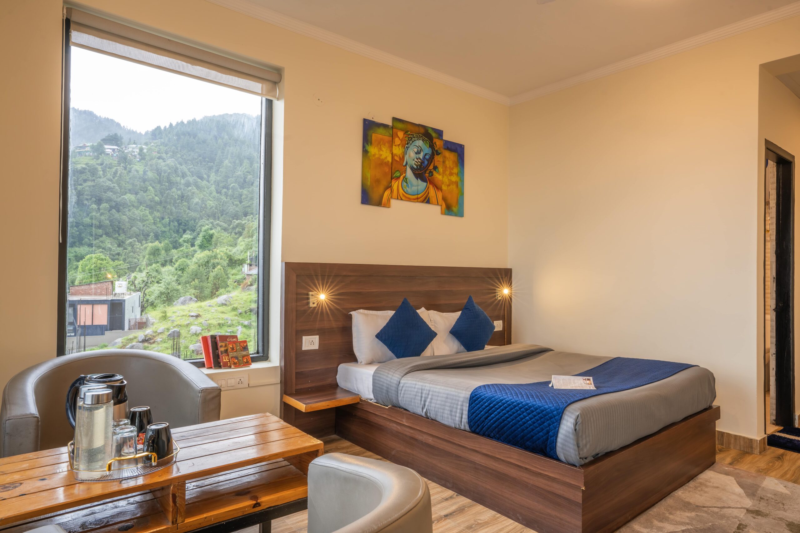 shalom-backpackers-dharamkot-deluxe-double-room-balcony