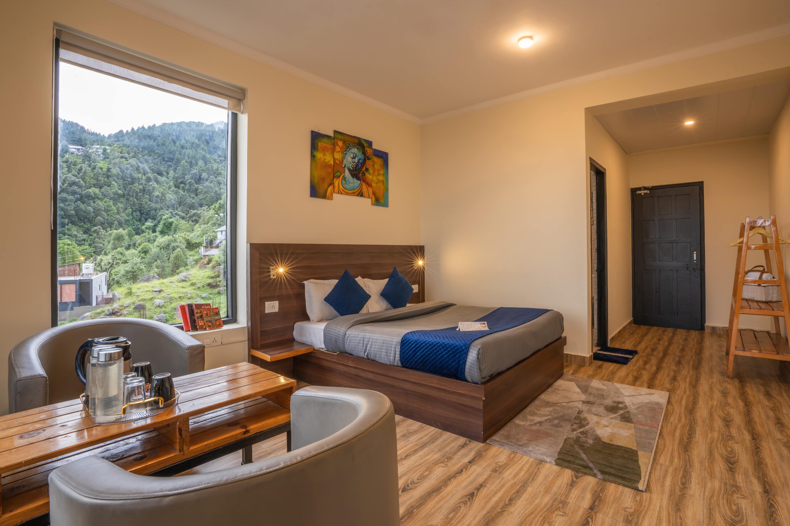 shalom-backpackers-dharamkot-deluxe-double-room-balcony