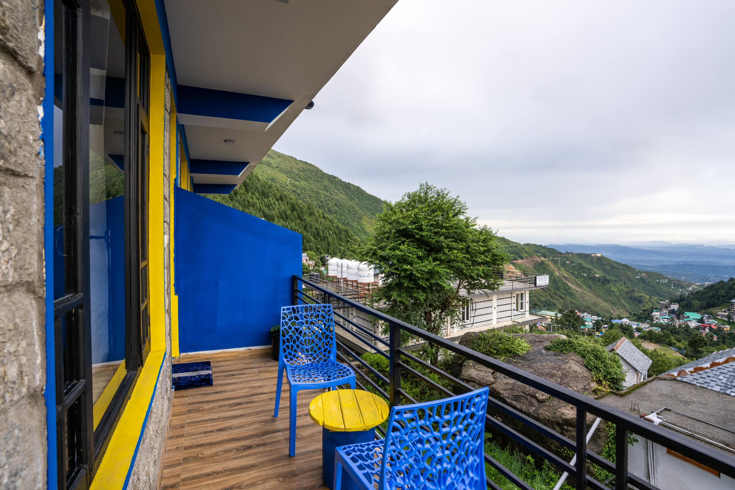 shalom-backpackers-dharamkot-deluxe-double-room-balcony