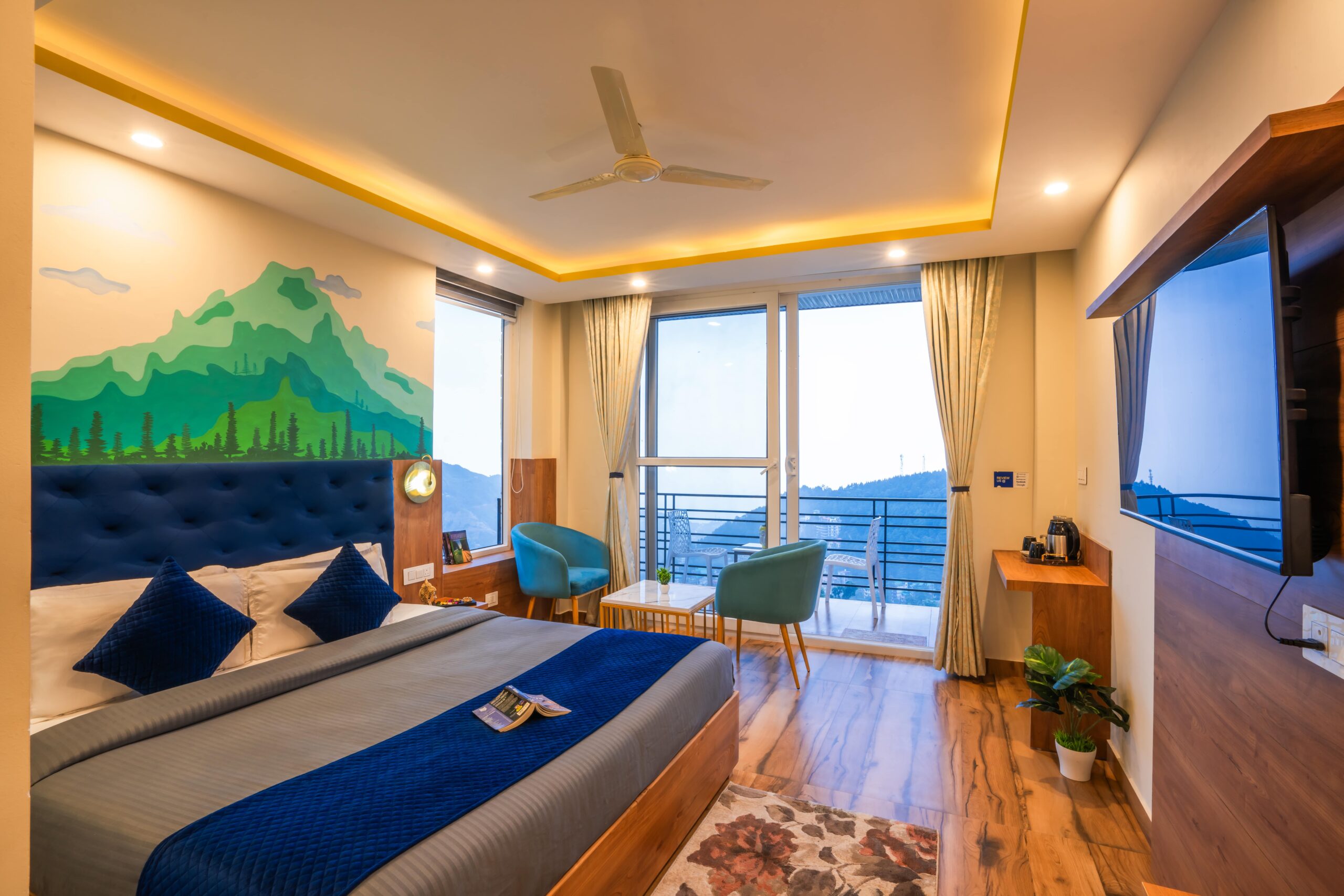 shalom-backpackers-udaipur-superior-double-room-with-balcony-bed