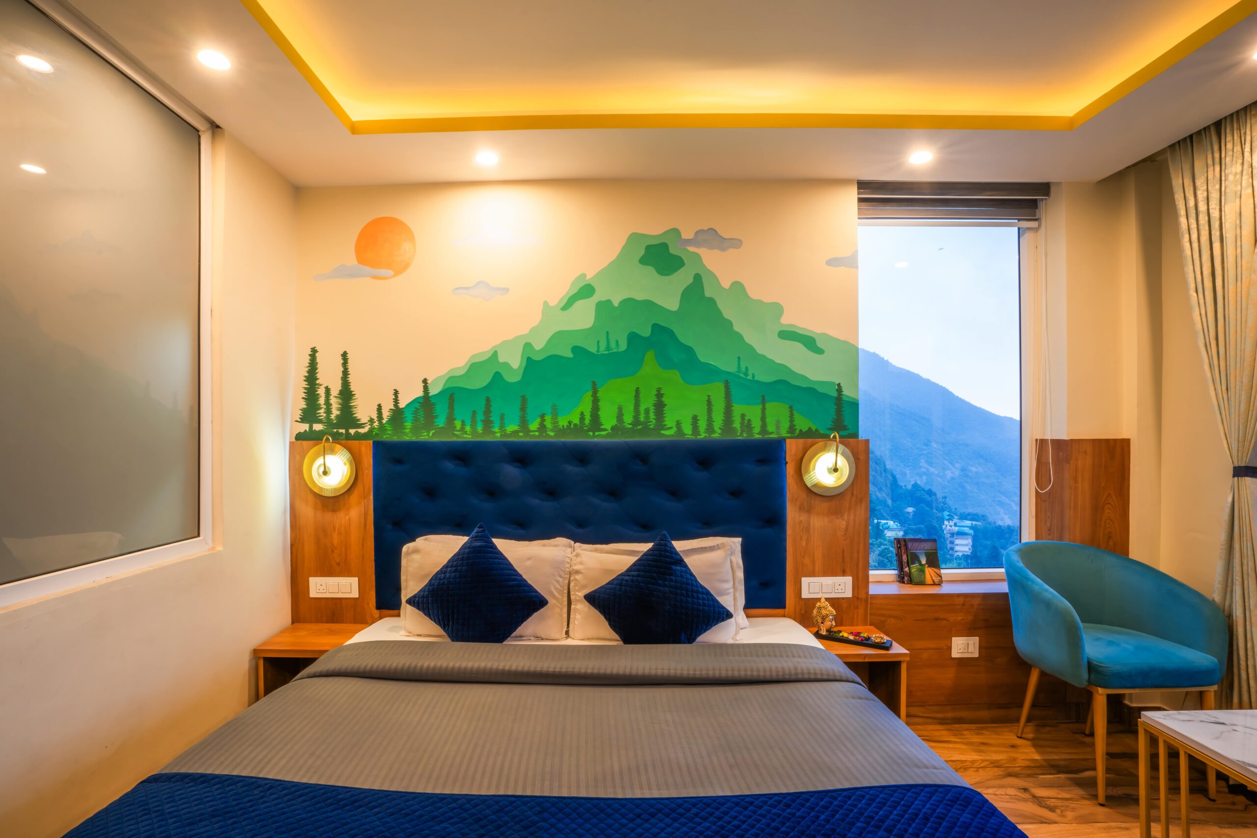shalom-backpackers-udaipur-superior-double-room-with-balcony-bed