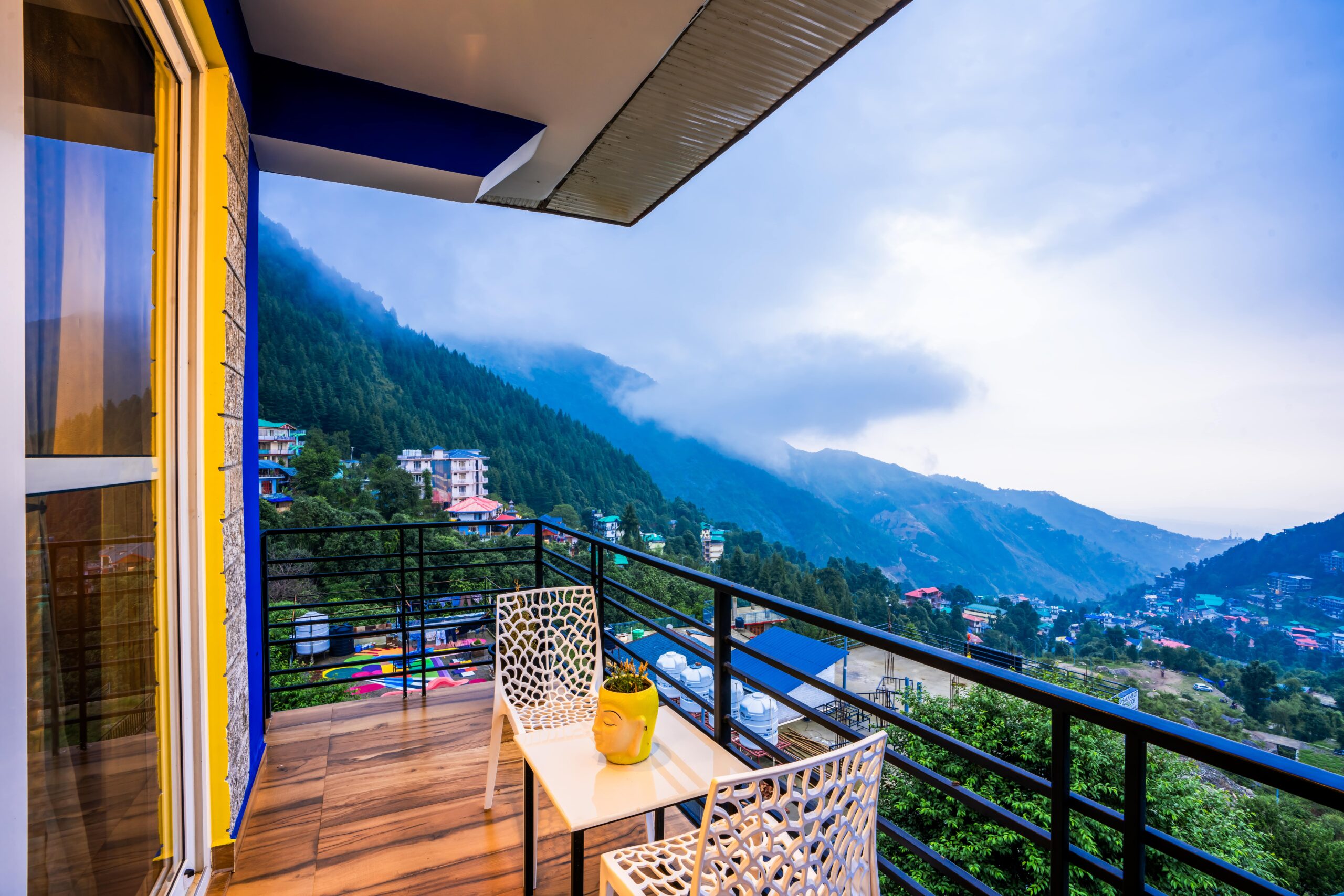 shalom-backpackers-udaipur-superior-double-room-with-balcony-