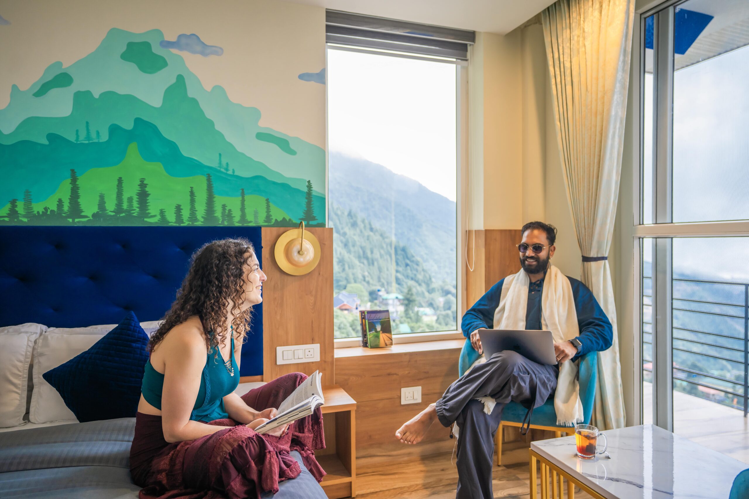 shalom-backpackers-udaipur-superior-double-room-with-balcony-bed