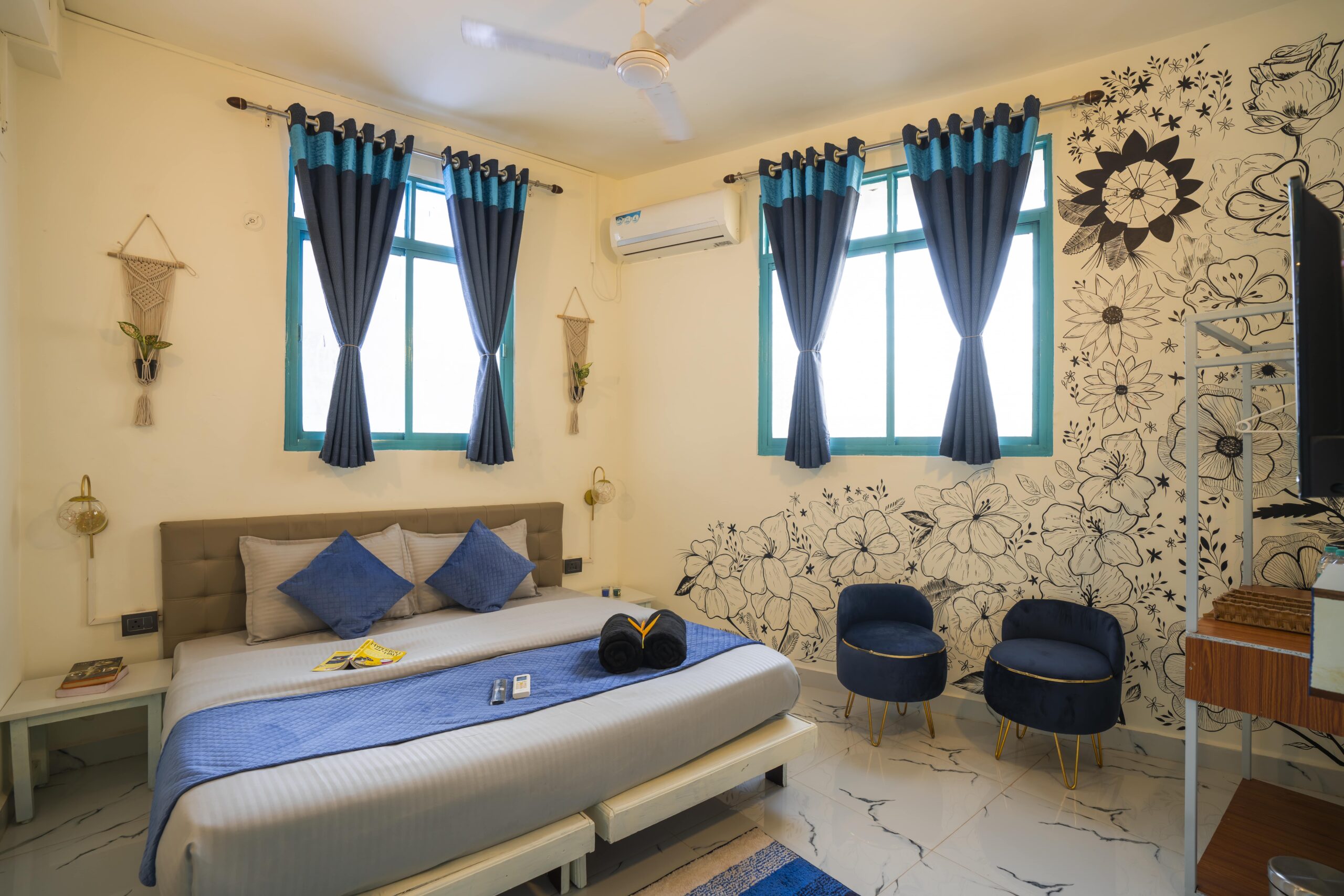 Affordable Standard Double Room in Goa | Backpackers Hostel Stay
