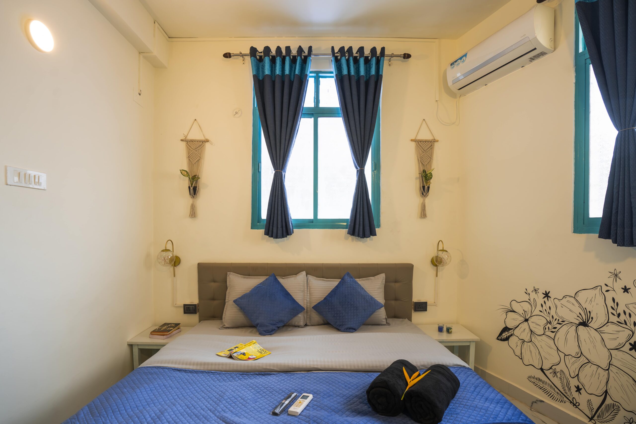 Affordable Standard Double Room in Goa | Backpackers Hostel Stay