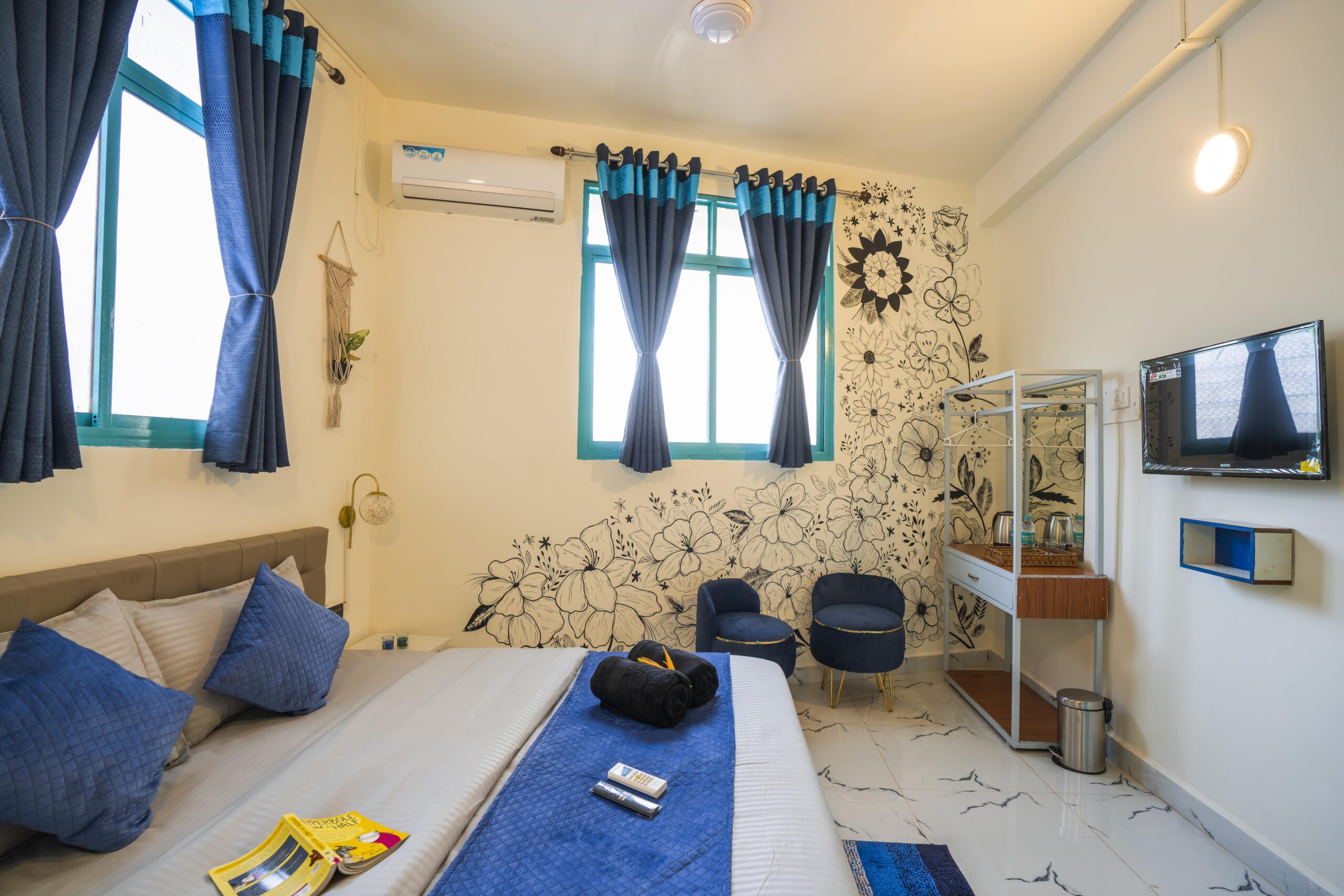 Affordable Standard Double Room in Goa | Backpackers Hostel Stay